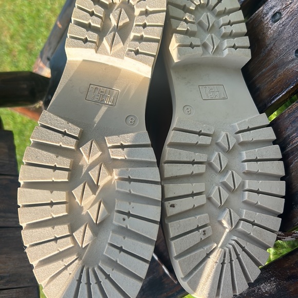 Boots - Picture 4 of 4